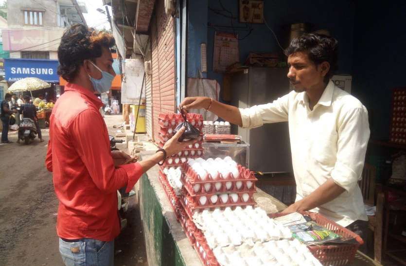 एक सप्ताह में शहर के लोग खा जातेे हैं पचास हजार अंडे एक सप्ताह में शहर के लोग खा जातेे हैं पचास हजार अंडे