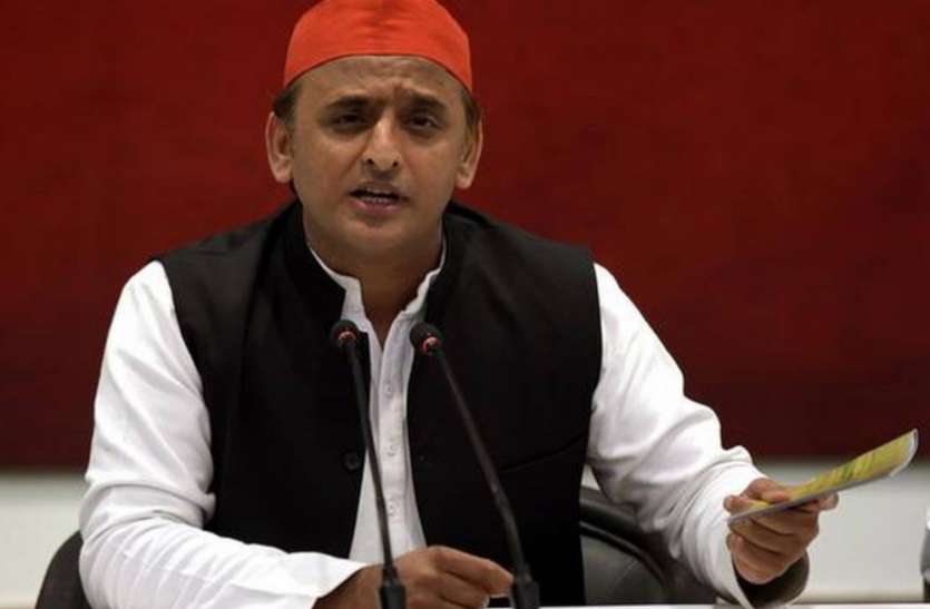 अखिलेश ने मृतक की पत्नी को भिजवाया एक लाख का चेक, श्रमिक स्पेशल ट्रेन में हुई थी मौत अखिलेश ने मृतक की पत्नी को भिजवाया एक लाख का चेक, श्रमिक स्पेशल ट्रेन में हुई थी मौत