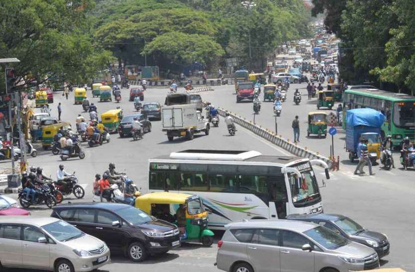 bengaluru-traffic कर्नाटक में अंतरराज्यीय आवाजाही पर लगी पाबंदी हटी