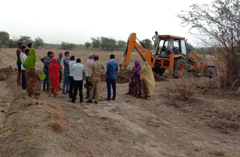 विद्यालय भूमि से अतिक्रमण हटाया विद्यालय भूमि से अतिक्रमण हटाया