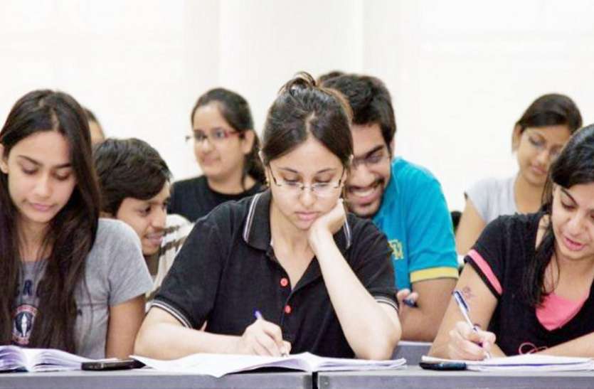 7 लाख से अधिक कॉलेज स्टूडेंट्स बिना परीक्षा के पास, तृतीय वर्ष के छात्रों की होगी परीक्षा 7 लाख से अधिक कॉलेज स्टूडेंट्स बिना परीक्षा के पास, तृतीय वर्ष के छात्रों की होगी परीक्षा