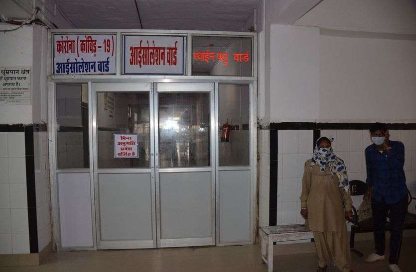 पॉजिटिव आरोपी वार्ड की खिड़की तोड़ हुए फरार तो, पुलिस ने पीछा कर पकड़ा पॉजिटिव आरोपी वार्ड की खिड़की तोड़ हुए फरार तो, पुलिस ने पीछा कर पकड़ा