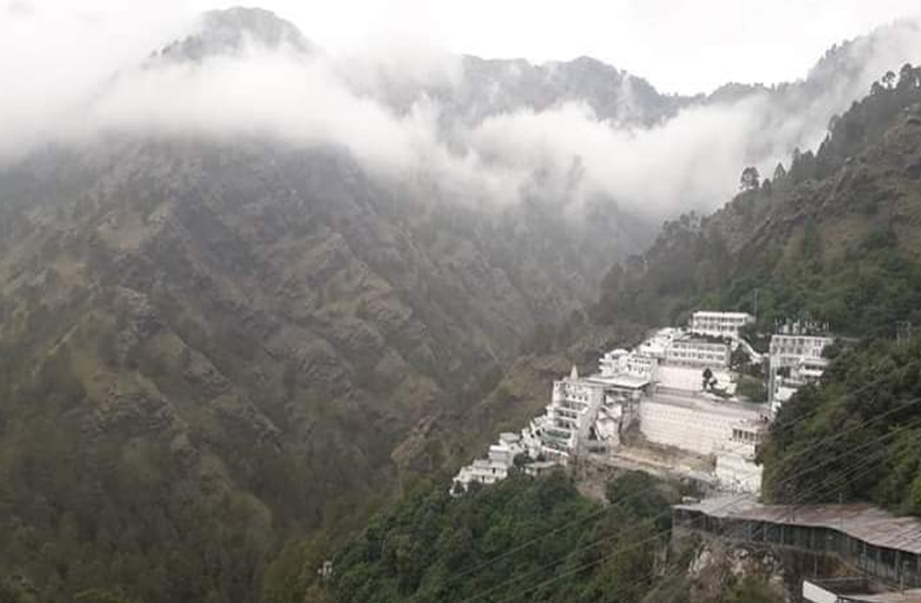 वैष्णो देवी मंदिर खुलने की तैयारियां जारी, श्रद्धालु दर्शन को लालायित
