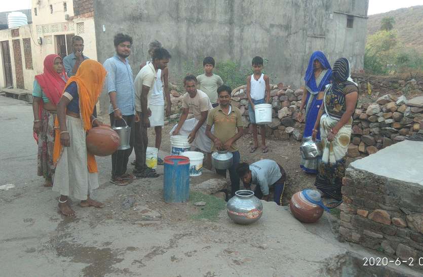 पर्याप्त संसाधनों के बावजूद सूख रहे हलक पर्याप्त संसाधनों के बावजूद सूख रहे हलक