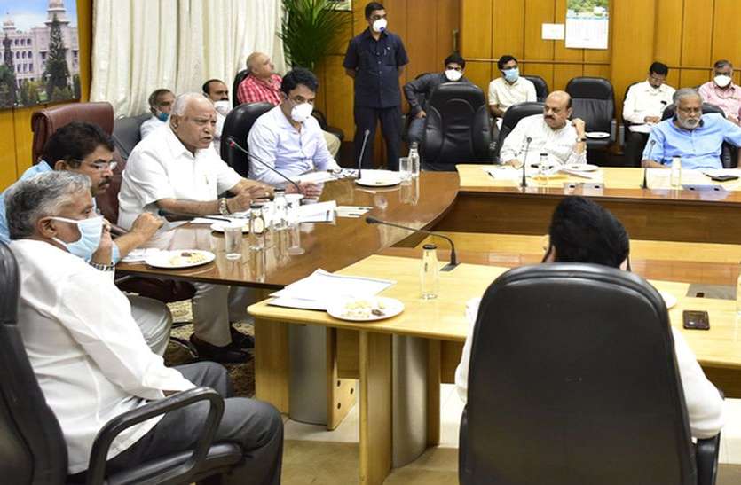 cm12.jpg अनुपस्थित कर्मचारियों को लेकर सख्त हुए सीएम, दिया कार्रवाई का निर्देश