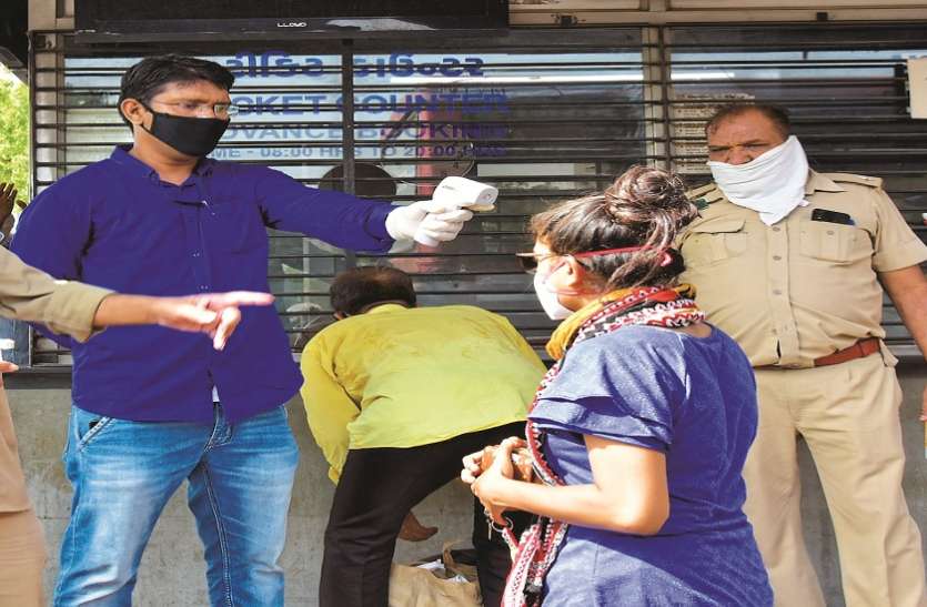 गुजरात में प्रवेश के लिए नहीं पड़ेगी पास की जरूरत, घुसते ही स्वास्थ्य जांच जरूरी गुजरात में प्रवेश के लिए नहीं पड़ेगी पास की जरूरत, घुसते ही स्वास्थ्य जांच जरूरी