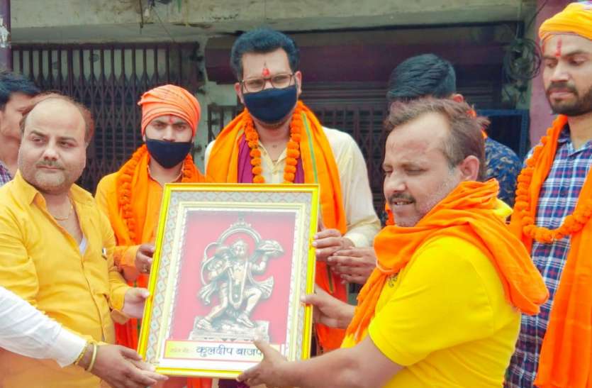 गरीब, असहाय की मदद में अग्रणी भूमिका निभाने वाले हिंदू जागरण मंच का किया गया स्वागत गरीब, असहाय की मदद में अग्रणी भूमिका निभाने वाले हिंदू जागरण मंच का किया गया स्वागत