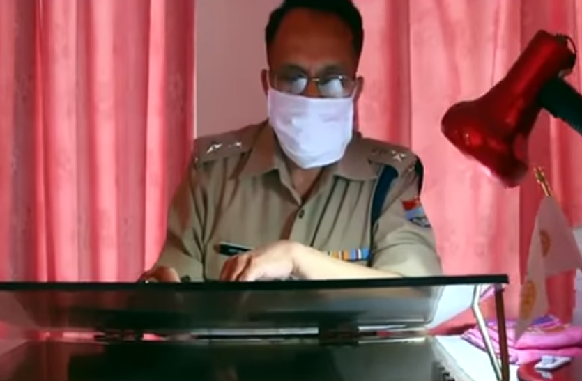 Uttarakhand Police SSP का गाना मचा रहा धमाल, Coronavirus काल में दिया सकारात्मकता का मंत्र Video: Uttarakhand Police SSP का गाना मचा रहा धमाल, Coronavirus काल में दिया सकारात्मकता का मंत्र