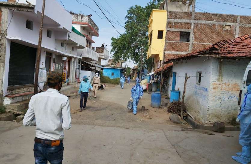 डॉक्टरों की लापरवाही...कोरोना पॉजिटिव को परिवार समेत भेज दिया घर, जानें स्थिति डॉक्टरों की लापरवाही...कोरोना पॉजिटिव को परिवार समेत भेज दिया घर, जानें स्थिति