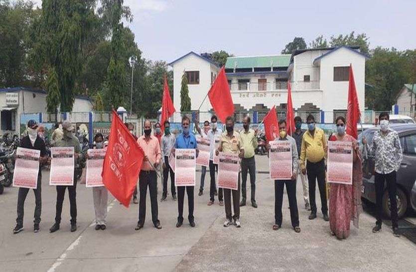 देखें VIDEO : एक दिन में चार प्रदर्शन, मुकदमा सिर्फ कांग्रेस कार्यकर्ताओं पर