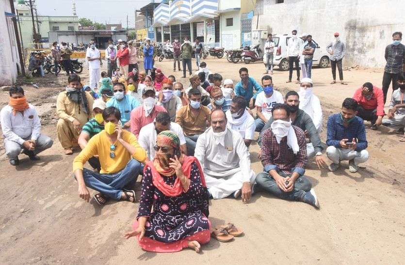 देखें VIDEO : एक दिन में चार प्रदर्शन, मुकदमा सिर्फ कांग्रेस कार्यकर्ताओं पर देखें VIDEO : एक दिन में चार प्रदर्शन, मुकदमा सिर्फ कांग्रेस कार्यकर्ताओं पर
