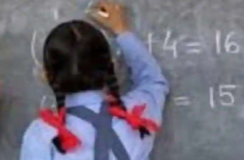 नाती-पोते खिलाने की उम्र में बनेंगे कई शिक्षा मित्र प्राइमरी टीचर, सिर्फ पांच साल में ही मास्सब हो जाएंगे रिटायर नाती-पोते खिलाने की उम्र में बनेंगे कई शिक्षा मित्र प्राइमरी टीचर, सिर्फ पांच साल में ही मास्सब हो जाएंगे रिटायर