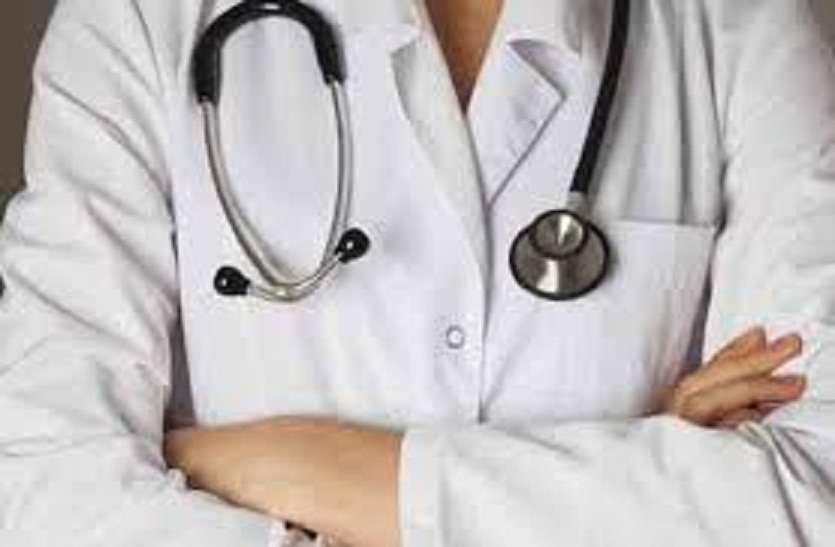 doctor_2.jpg अनाधिकृत अनुपस्थित डॉक्टरों के खिलाफ होगी कार्रवाई...सूची तैयार, जानें स्थिति