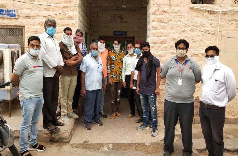 पानी को तरस रही शहर की कॉलोनी पानी को तरस रही शहर की कॉलोनी
