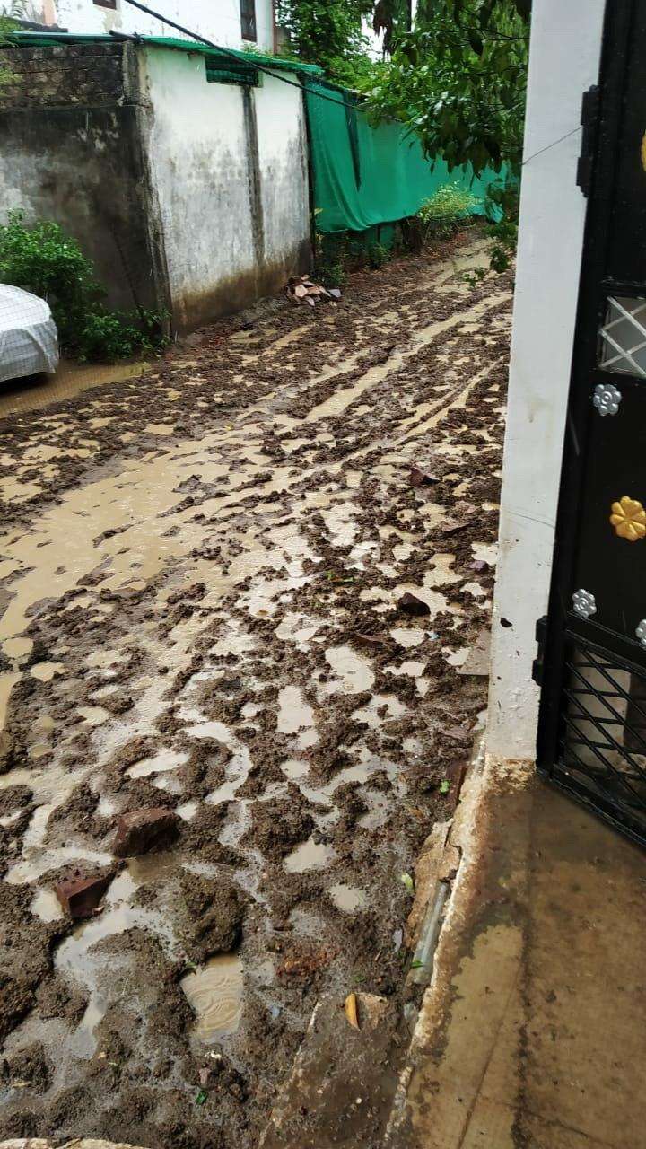 चौबीस घंटे में ढाई इंच से अधिक बारिश, सड़कें दलदल में बदली, ऐसे हुए हाल..