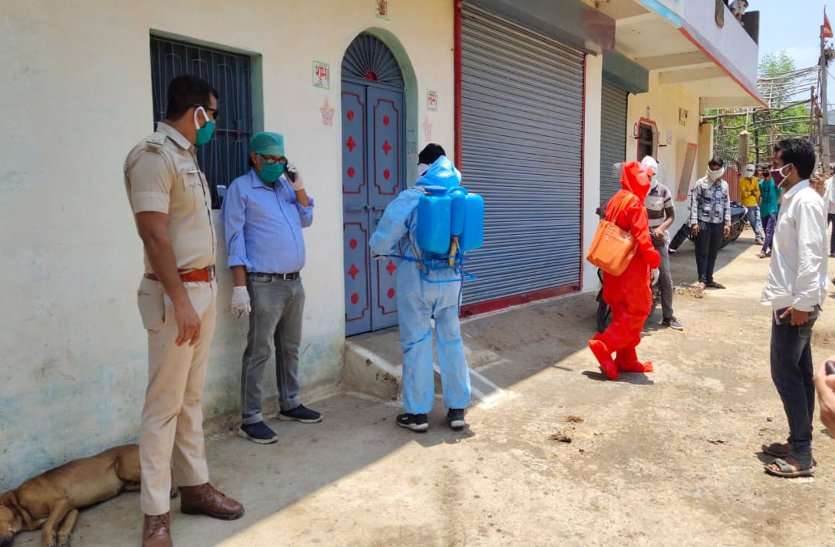 Naugaon resident turns out to be Corona positive नौगांव निवासी युवक निकला कोरोना पॉजिटिव, साथी कर्मचारी के संपर्क में आने से हुआ संक्रमित
