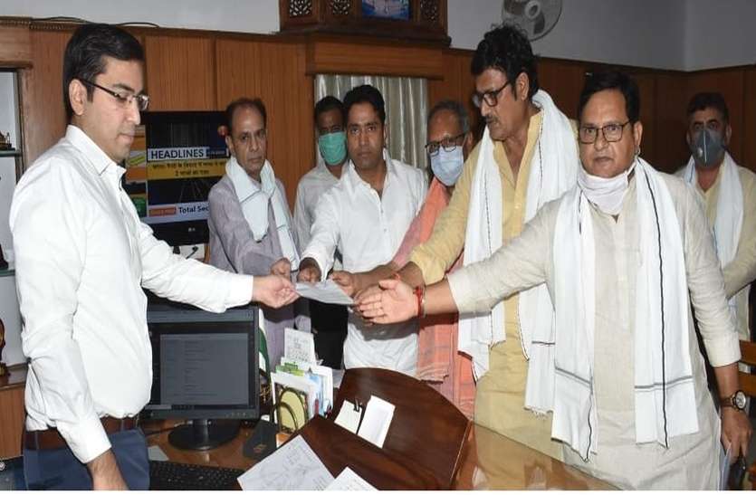 भाजपा की टॉप लीडरशिप ने मामले को कलक्टर को संभालने के लिए कहा भाजपा की टॉप लीडरशिप ने मामले को कलक्टर को संभालने के लिए कहा