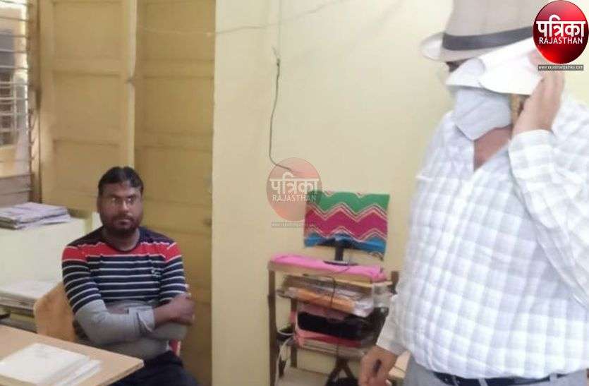 डिस्कॉम के स्टोर कीपर ने कृषि कनेक्शन का ट्रांसफार्मर लगाने के एवज में ली थी रिश्वत, न्यायिक अभिरक्षा में भेजा डिस्कॉम के स्टोर कीपर ने कृषि कनेक्शन का ट्रांसफार्मर लगाने के एवज में ली थी रिश्वत, न्यायिक अभिरक्षा में भेजा