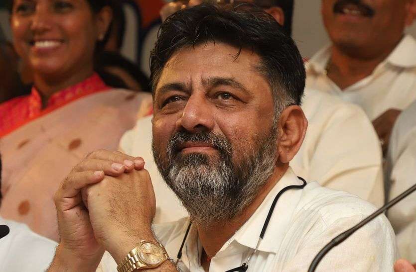 सियासी खींचतान के बीच कांग्रेस की 'घर वापसी' सियासी खींचतान के बीच कांग्रेस की 'घर वापसी'