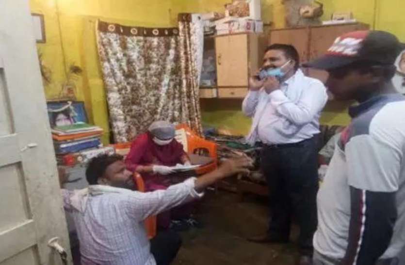 हेल्थ डिपार्टमेंट की यह लेडी अफसर लेती थी रिश्वत, लोकायुक्त टीम ने इस तरह पकड़ा हेल्थ डिपार्टमेंट की यह लेडी अफसर लेती थी रिश्वत, लोकायुक्त टीम ने इस तरह पकड़ा