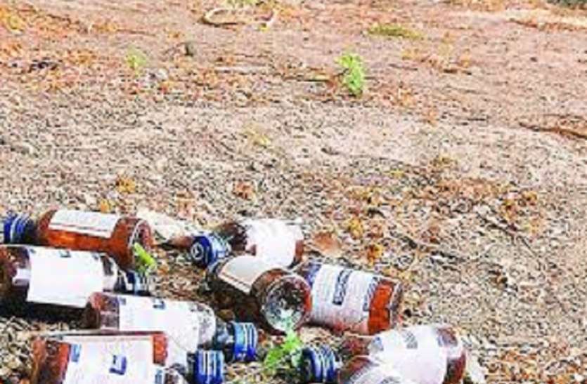 युवक को 125 शीशियों सहित दबोचा युवक को 125 शीशियों सहित दबोचा