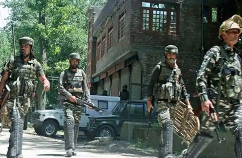 जम्मू-कश्मीर के शोपियां में 3 आतंकी ढेर, बड़ा आतंक विरोधी अभियान जारी जम्मू-कश्मीर के शोपियां में 3 आतंकी ढेर, बड़ा आतंक विरोधी अभियान जारी
