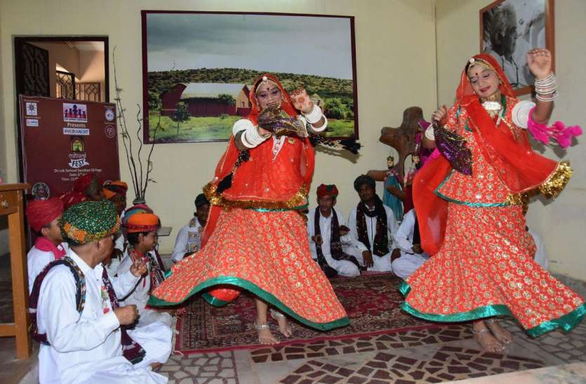 'मरुमणि कैम्पेन का जोधपुर में आगाज, हजारों दर्शकों ने ऑनलाइन देखा लोक कलाकारों की प्रस्तुतियों को, दिल से की सराहना 'मरुमणि कैम्पेन का जोधपुर में आगाज, हजारों दर्शकों ने ऑनलाइन देखा लोक कलाकारों की प्रस्तुतियों को, दिल से की सराहना