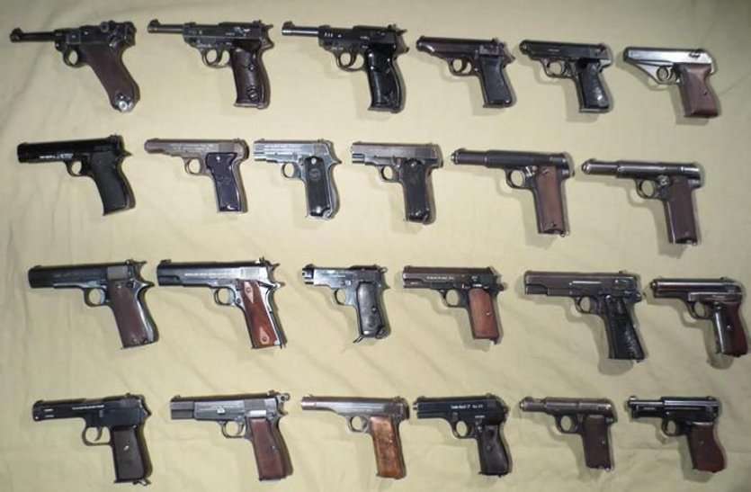 नक्सलियों को कारतूस सप्लाई मामले में हुआ चौकाने वाला खुलासा, एएसआई सहित हवलदार भी हैं शामिल नक्सलियों को कारतूस सप्लाई मामले में हुआ चौकाने वाला खुलासा, एएसआई सहित हवलदार भी हैं शामिल