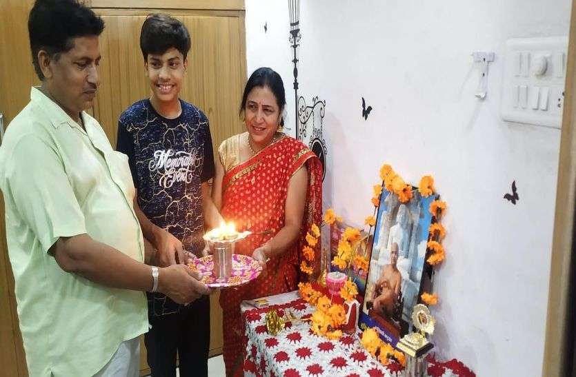 patrika दो हजार साल के जैन इतिहास में पहले जैन संत थे तरुण सागर जिन्होंने 13 साल की उम्र में लिया था संन्यास