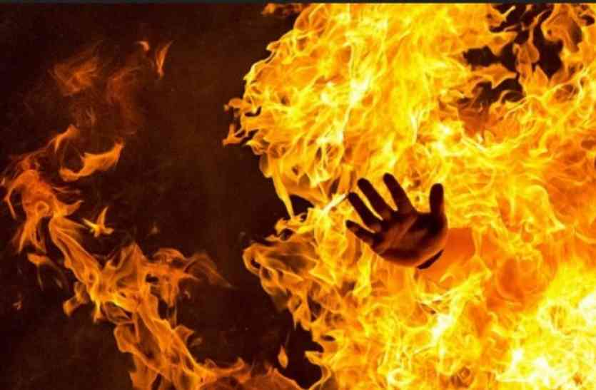 ऐसी ख़बरें जो बताती हैं, इन दिनों बच्चों की जान लेने से नहीं कतरा रहे हैं माता-पिता