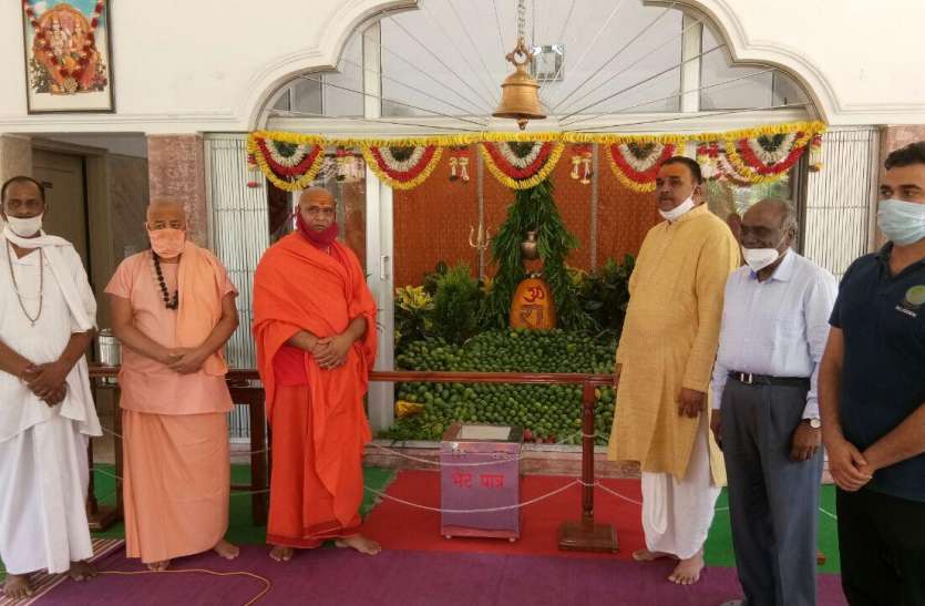 shiv.jpg श्रीराम मंदिर के निर्विघ्न निर्माण के लिए रामेश्वरम महादेव से की प्रार्थना- देखें लाइव वीडियो