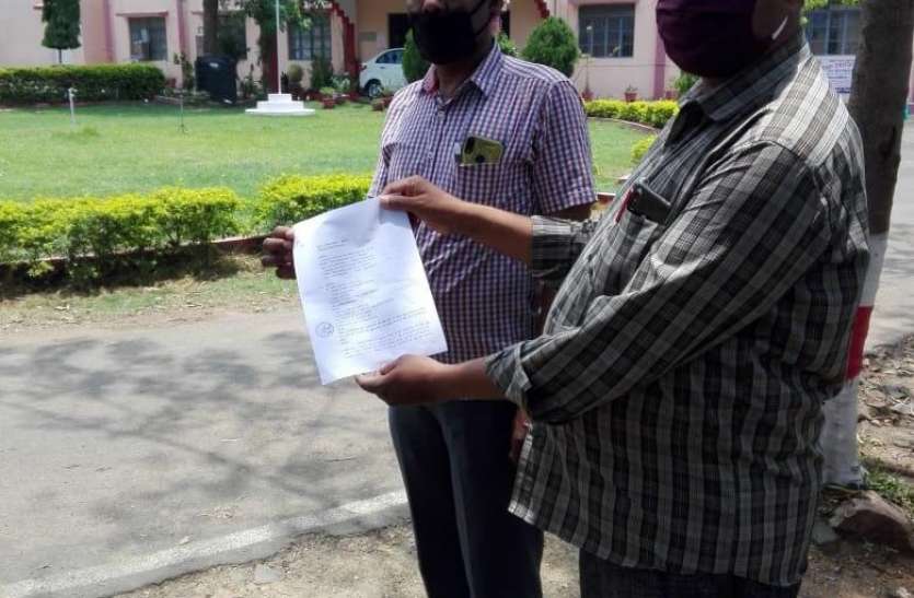 Complaint: पुलिस अधीक्षक को दी शिकायत फिर भी कम नहीं हुई गुंडागर्दी Complaint: पुलिस अधीक्षक को दी शिकायत फिर भी कम नहीं हुई गुंडागर्दी