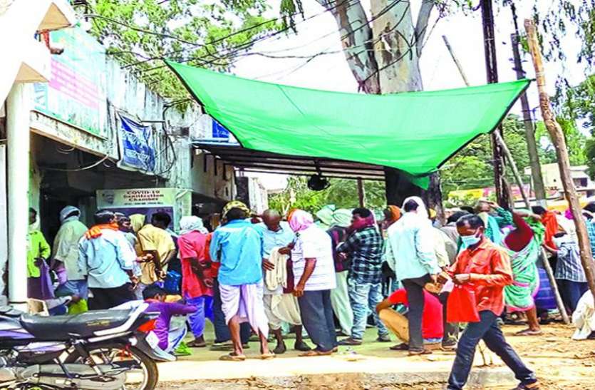सोशल डिस्टेंसिंग का पालन नहीं सोशल डिस्टेंसिंग का पालन नहीं