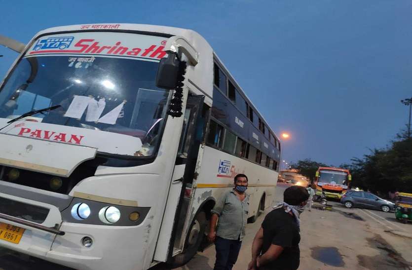 bus11111.jpg सरकारी शेयरिंग वाली बसें क्यों हैं ठप?