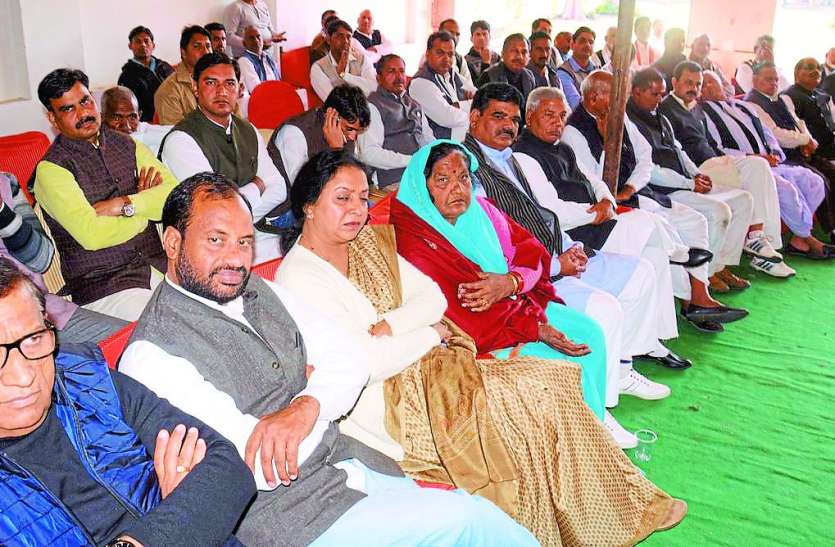 कांग्रेस कार्यकर्ताओं ने पौधरोपण किया, परिण्डे लगाए कांग्रेस कार्यकर्ताओं ने पौधरोपण किया, परिण्डे लगाए