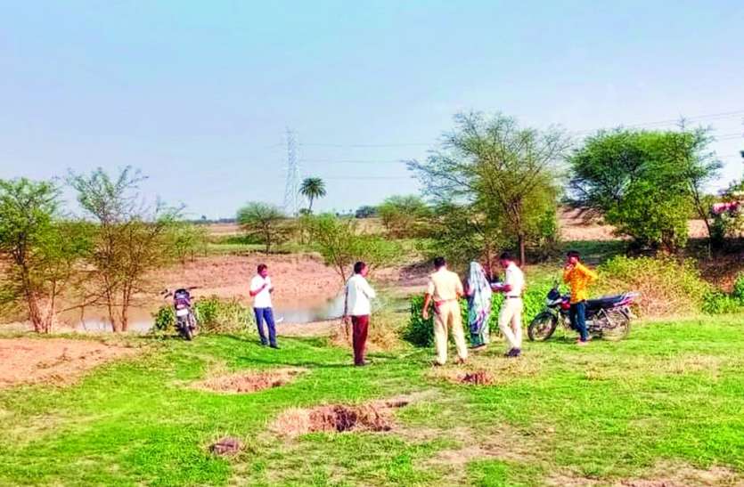 ग्राम गोरवा में दो मासूम की पानी में डूबने से मौत ग्राम गोरवा में दो मासूम की पानी में डूबने से मौत
