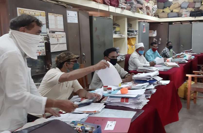 organizations are demanding postponement of salary फिर से वेतन कटौती की कवायद, संगठन मांग रहे स्थगित किया वेतन