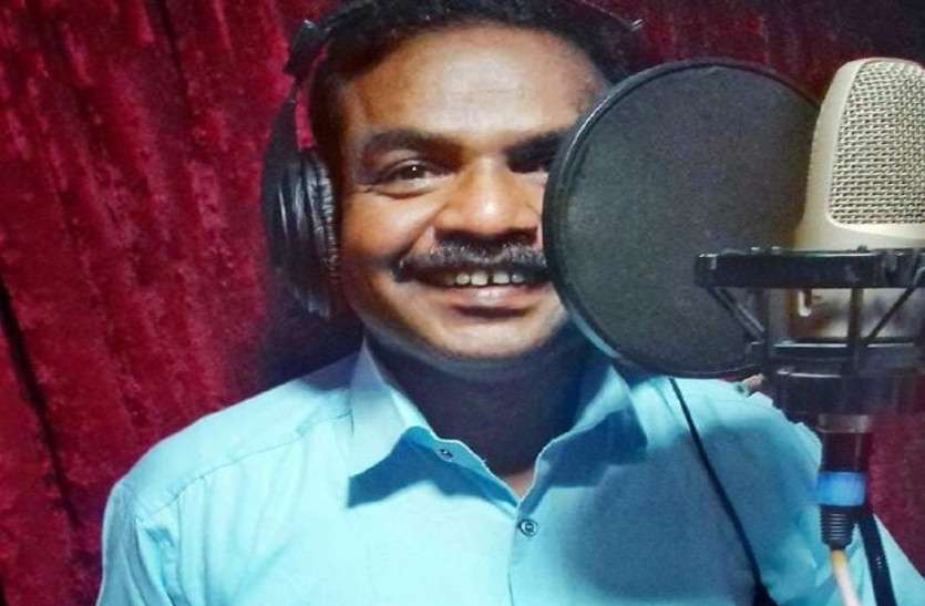 गाड़ी वाला आया, घर से कचरा निकाल के गीतकार व गायक बोले- जनता का प्यार ही मेरा अवॉर्ड गाड़ी वाला आया, घर से कचरा निकाल के गीतकार व गायक बोले- जनता का प्यार ही मेरा अवॉर्ड