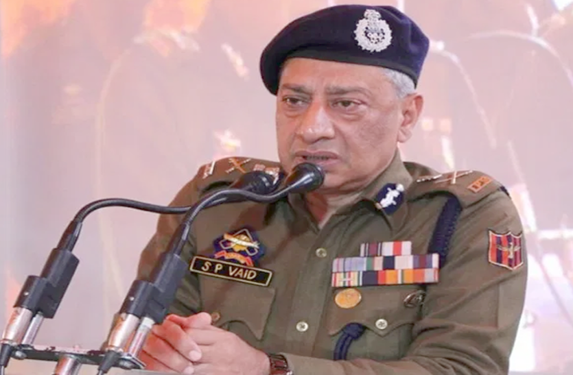 Jammu And Kashmir Police Former DGP SP Vaid Said To Give Arms Training To Minority Hindus In Valley JK पू्र्व DGP का बड़ा बयान, बोले- 'कश्मीर के हिंदुओं को ट्रेनिग के साथ हथियार देने की जरुरत'