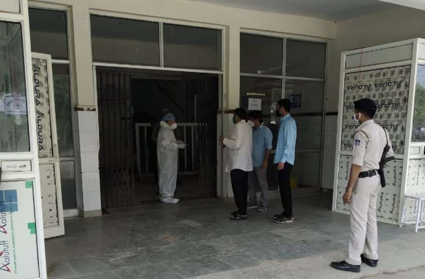 तहसील और नायब तहसील कार्यालय बंद, एसडीएम सहित दो दर्जन अधिकारी-कर्मचारी क्वॉरंटीन तहसील और नायब तहसील कार्यालय बंद, एसडीएम सहित दो दर्जन अधिकारी-कर्मचारी क्वॉरंटीन