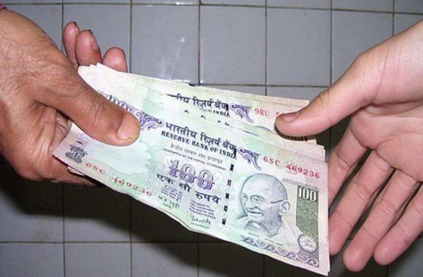 bribe.jpg मप्र में लापता का पता बताने पुलिस लेती है 50 हजार रुपए, यकीन नहीं तो पढ़ें ये खबर