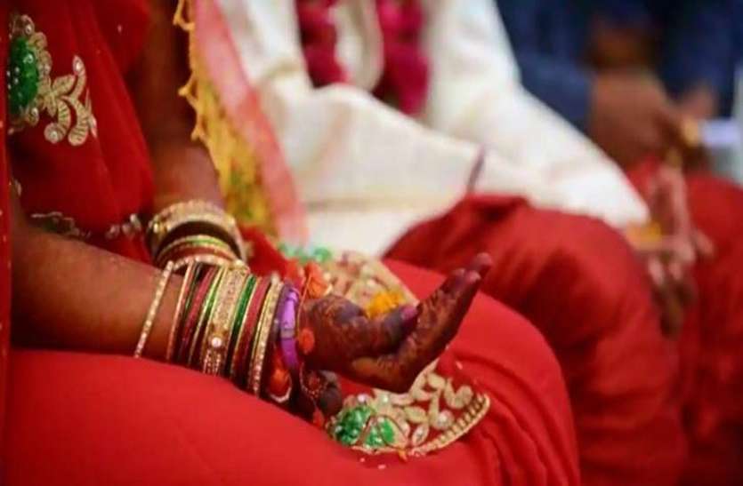 marriage__02.jpg 70 साल का बुजुर्ग दूल्हा बन चला दूजा ब्याह रचाने, बेटों और बहू ने किया विरोध