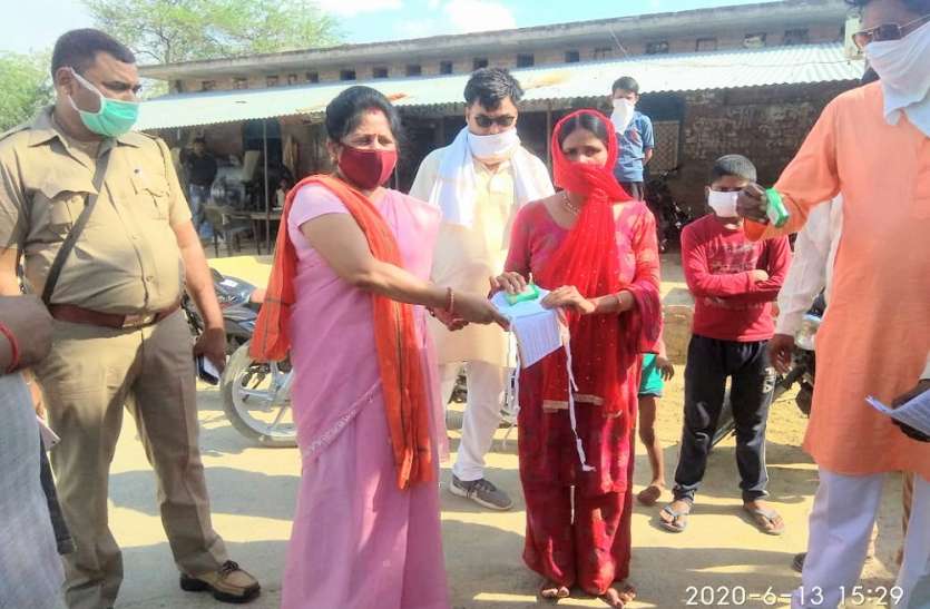 बीजेपी की विधायक ने किया सराहनीय कार्य, लोगों से की अपील, बोलीं हमें निभानी होगी ये जिम्मेदारी बीजेपी की विधायक ने किया सराहनीय कार्य, लोगों से की अपील, बोलीं हमें निभानी होगी ये जिम्मेदारी