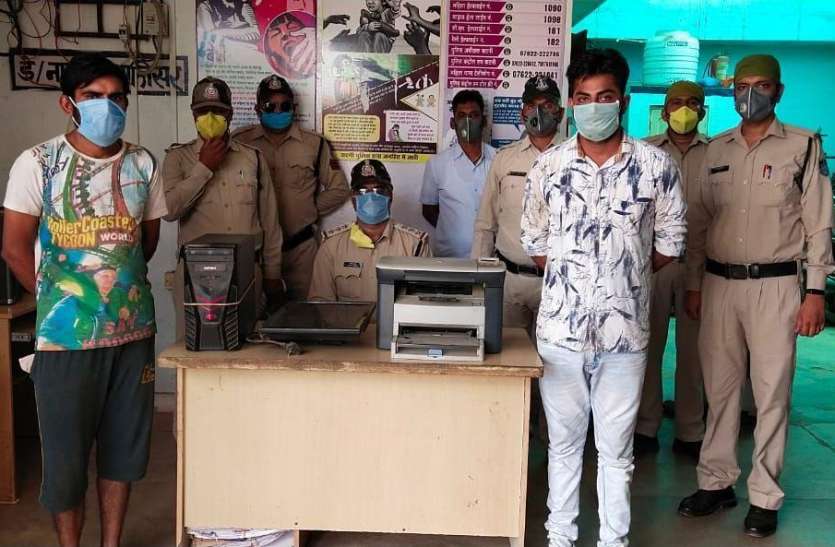 police पीछे की दीवाल तोड़कर घुसे थे चोर, पड़ोसियों के घरों में लगे सीसीटीवी फुटेज से हुई पहचान
