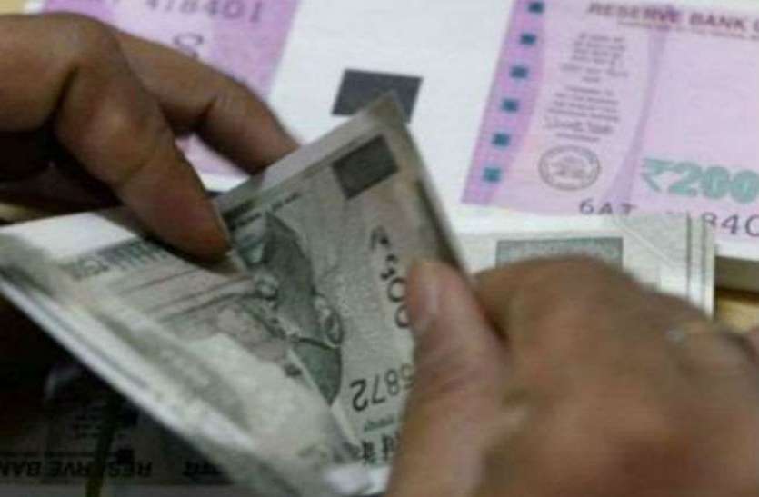 19_12_2019-rupees_121_19858746.jpg Lockdown के दौरान झुग्गी में रहने वाले दो शख्सों ने कमाए 11 लाख, सच्चाई जानकर भन्ना जाएगा सिर