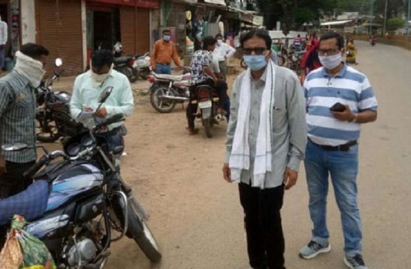 नियमों का पालन नहीं करने वालों से वसूला गया जुर्माना नियमों का पालन नहीं करने वालों से वसूला गया जुर्माना