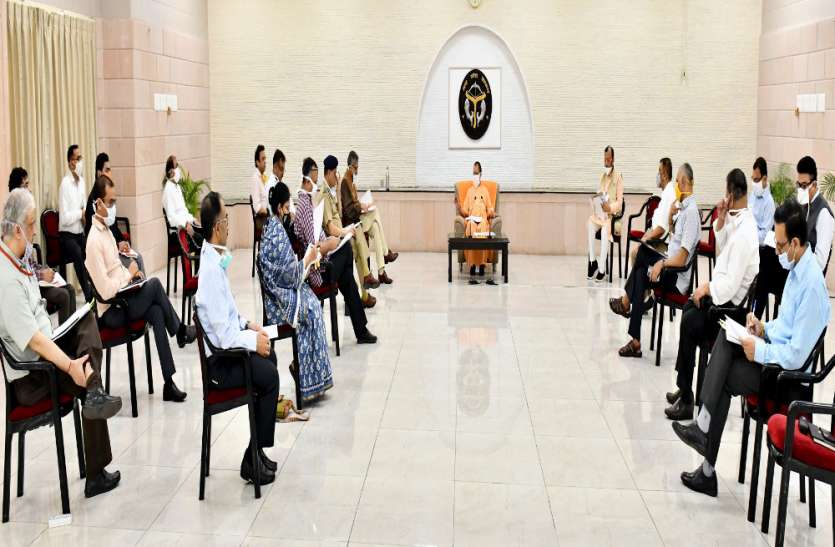 आगरा गैस रिसाव में मजदूरों की मौत पर दुःखी हुए मुख्यमंत्री और दी आर्थिक मदद आगरा गैस रिसाव में मजदूरों की मौत पर दुःखी हुए मुख्यमंत्री और दी आर्थिक मदद
