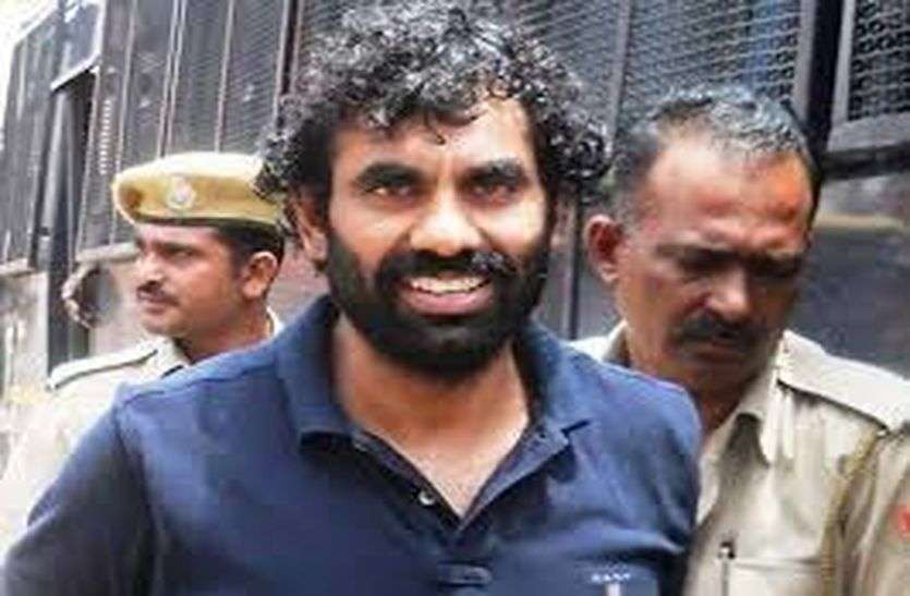 आनंदपाल गैंग लगातार सक्रीय, फायरिंग कर लूट ली कार आनंदपाल गैंग लगातार सक्रीय, फायरिंग कर लूट ली कार