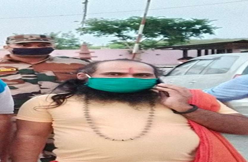 मिर्ची बाबा सिंधिया के जाने से कांग्रेस कमजोर नहीं: मिर्ची बाबा