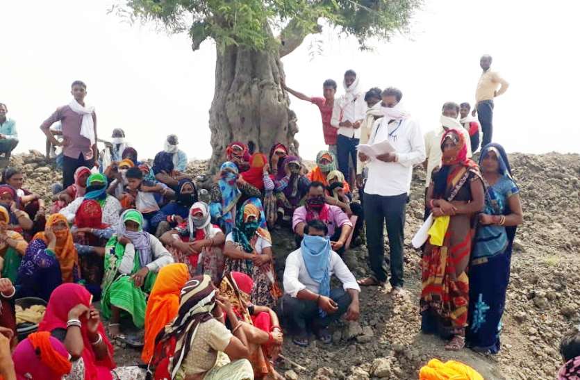 मनरेगा कार्यों का किया निरीक्षण तो मौके पर मिली कई खामियां मनरेगा कार्यों का किया निरीक्षण तो मौके पर मिली कई खामियां